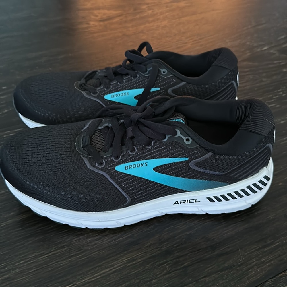Brooks Ariel 20 - brand new - no box, never worn. Size women’s 7.5